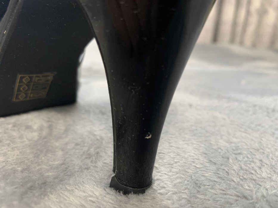 Pantofi dama eleganti pe culoarea negru lucios