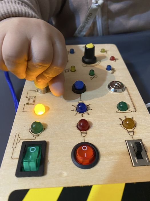 Бизиборд Монтессори