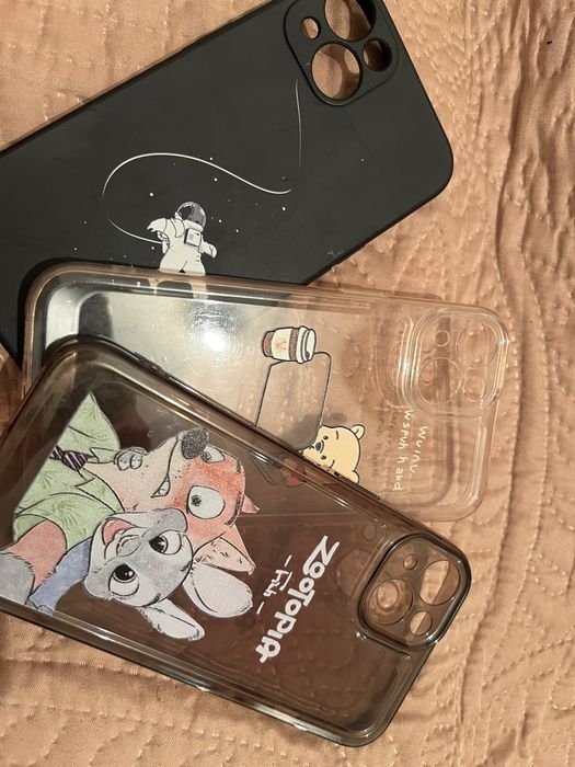 Продою 3 чехол на iphone 13
