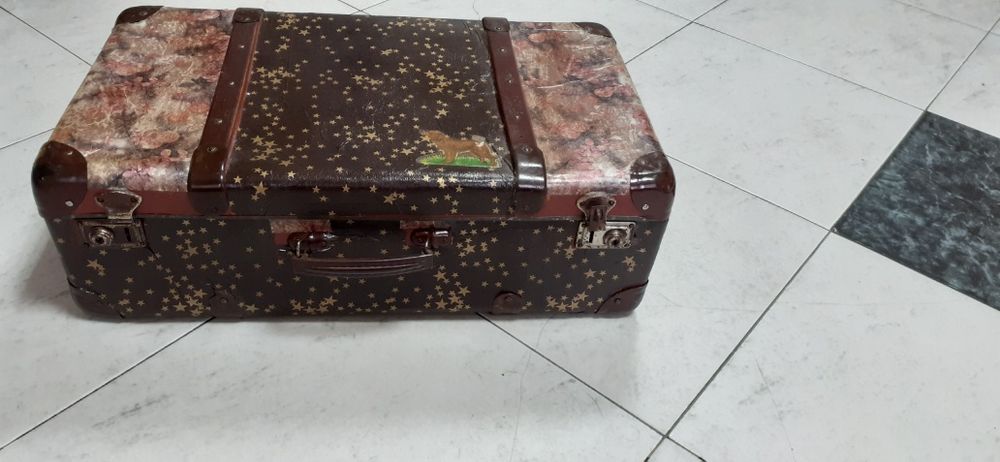 Ретро куфар,декориран с декупажна техникаа