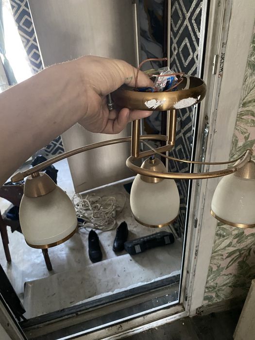 Продам люстру красивую