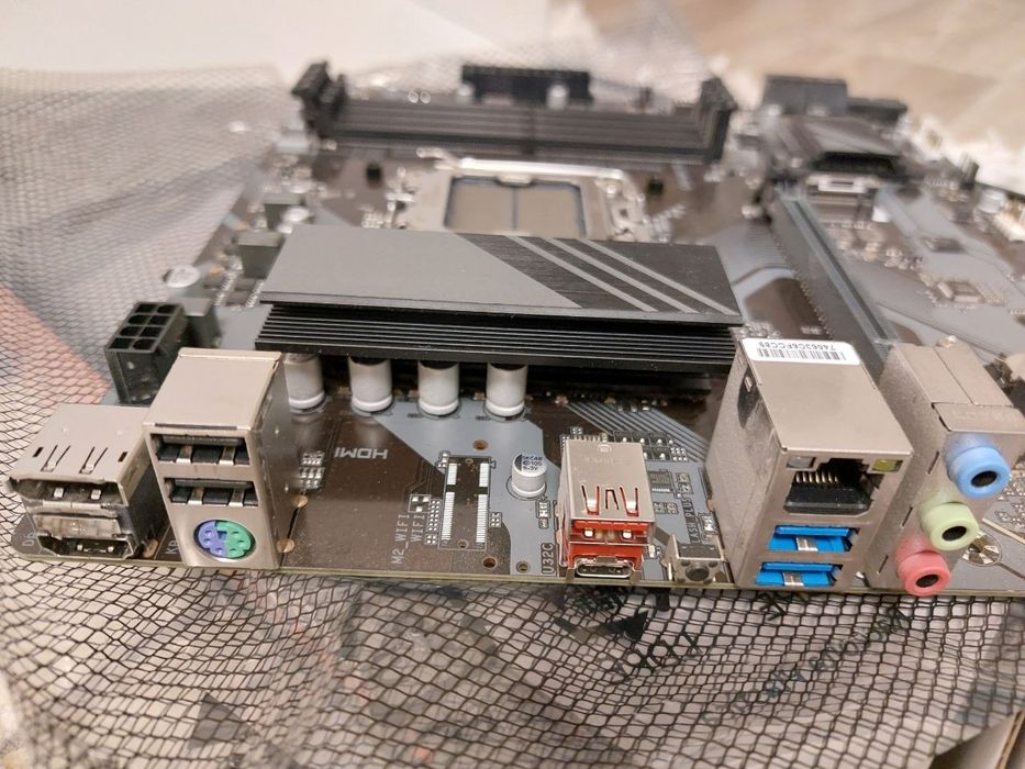 материнская плата Gigabyte A620m.