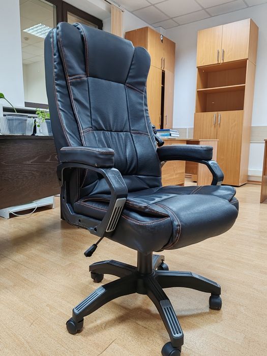 Кресло хорошый кожаный