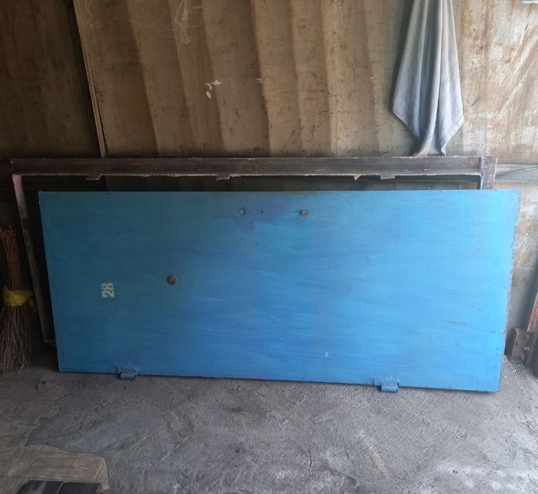 Продам железную дверь