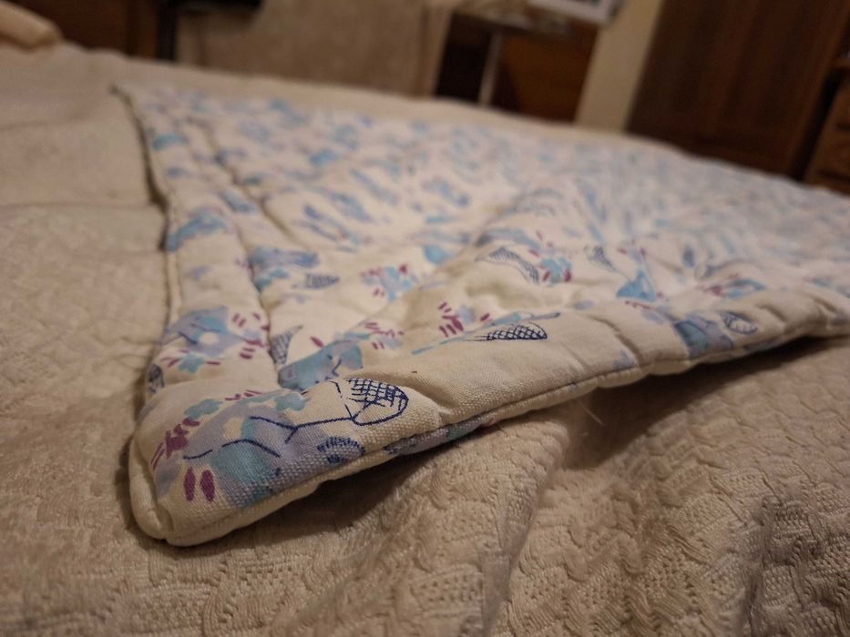 Дарявам олекотена детска завивка