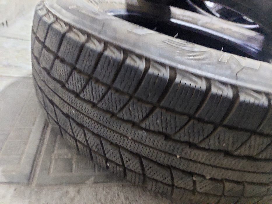 Продам резину зимнию 225 70 R16