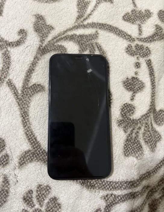 Продам iPhone 12