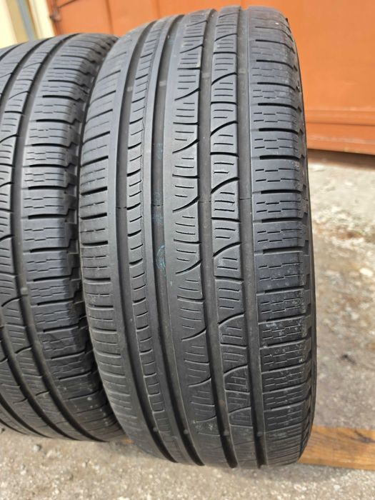 4 бр. всесезонни гуми 235/65/17 Pirelli 5-6 mm DOT 0420/1319