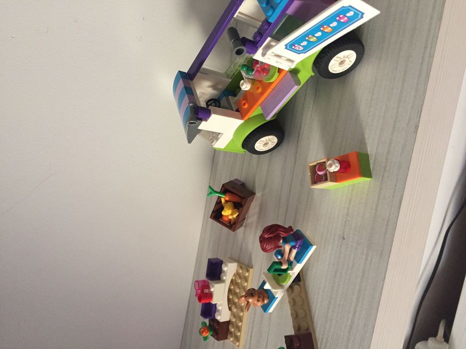 Joc Lego Friends 10749 Piața Miei