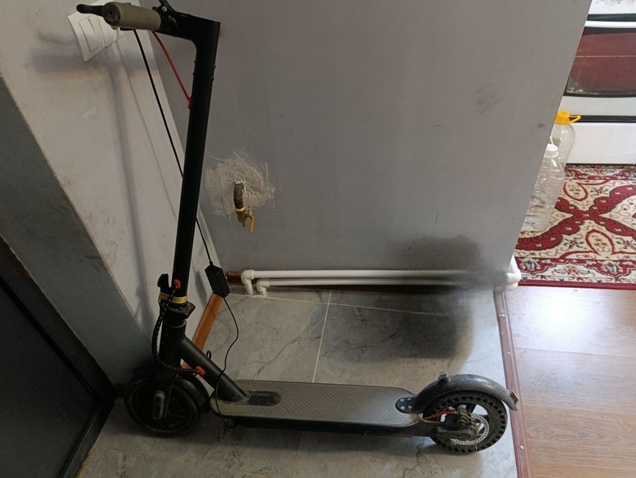 Электросамокат,в хорошем состояний