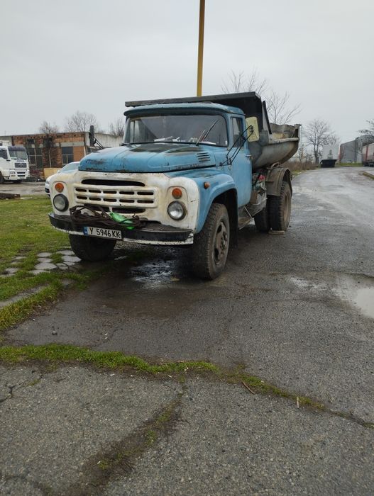 Самосвал ЗИЛ  в движение