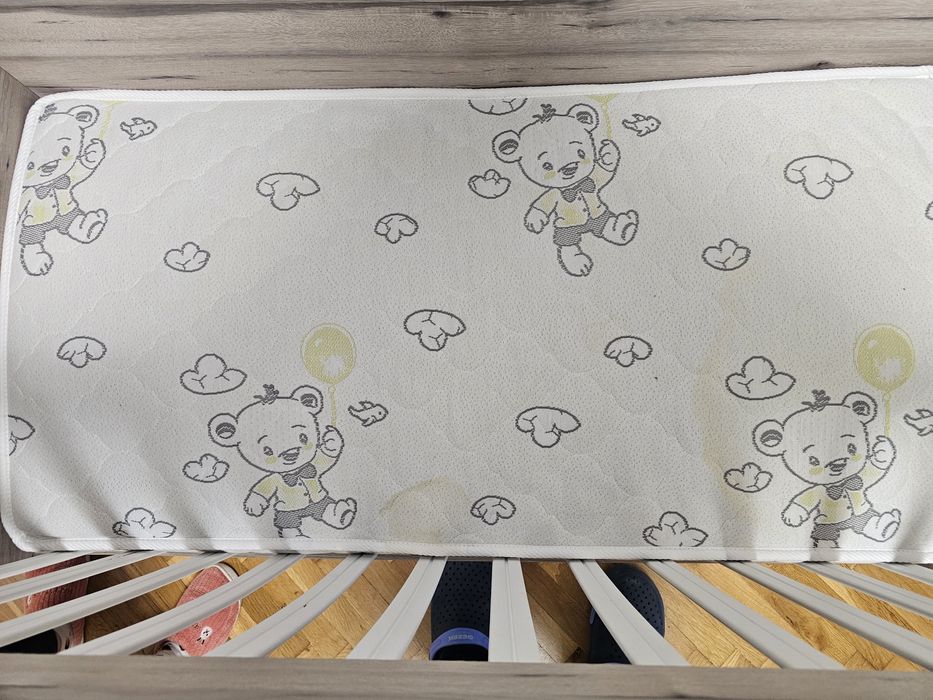 Детска люлееща Кошара с двулицев матрак.