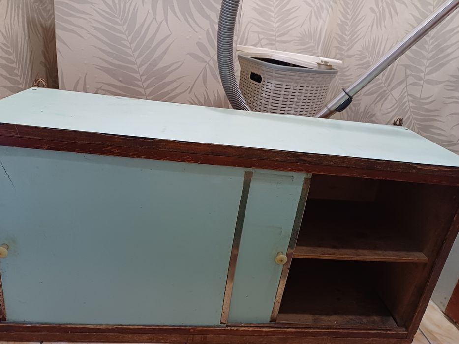 Тумбочки, шкаф с антресолью