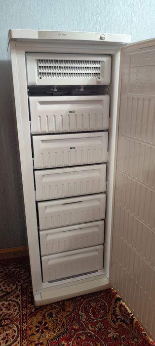 Морозильная камера Indezit