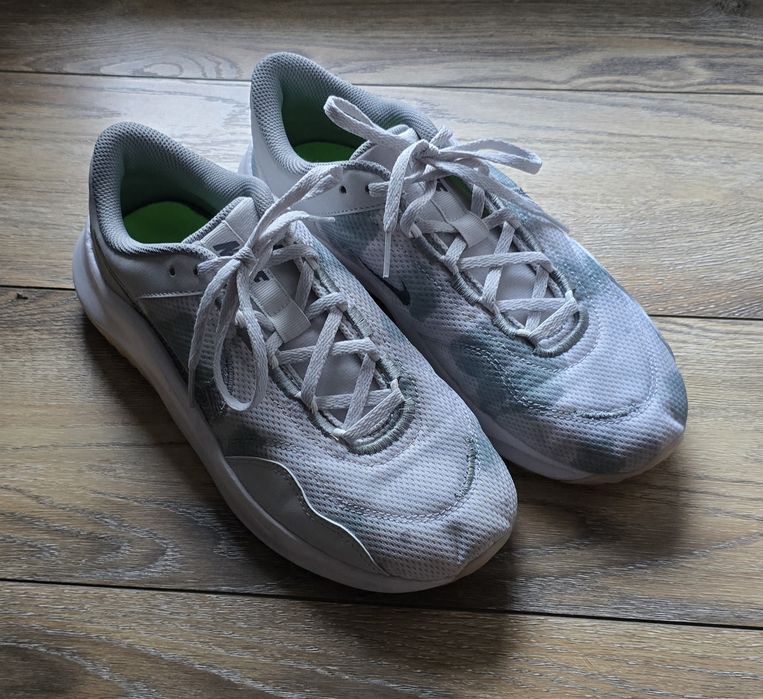 Nike legend essential 41