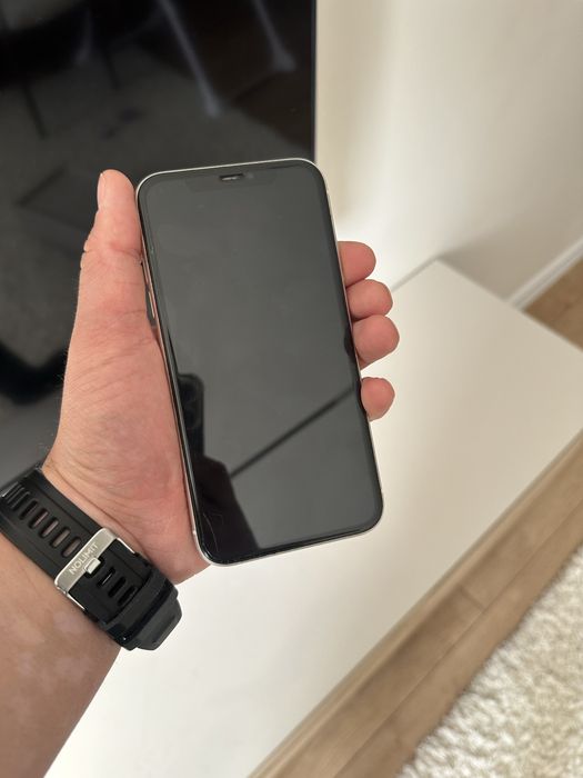 Продам 11 айфон в отличном состоянии