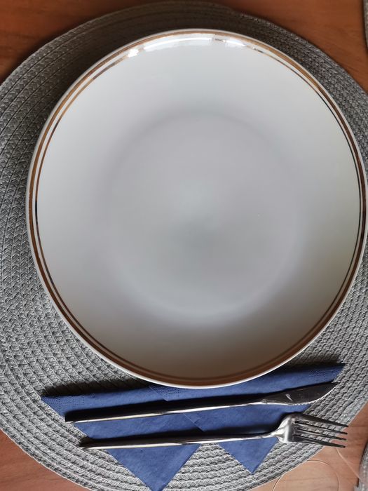 Български порцеланов сервиз