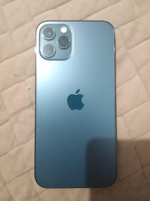 Продам Айфон 12 про