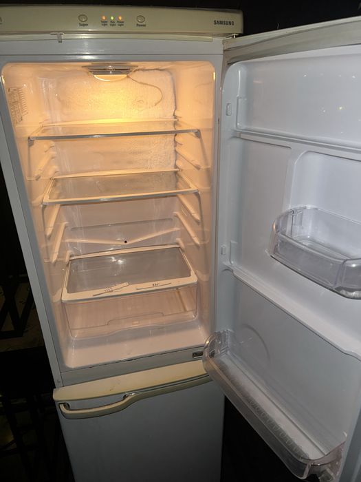 Холодильник рабочий хороший