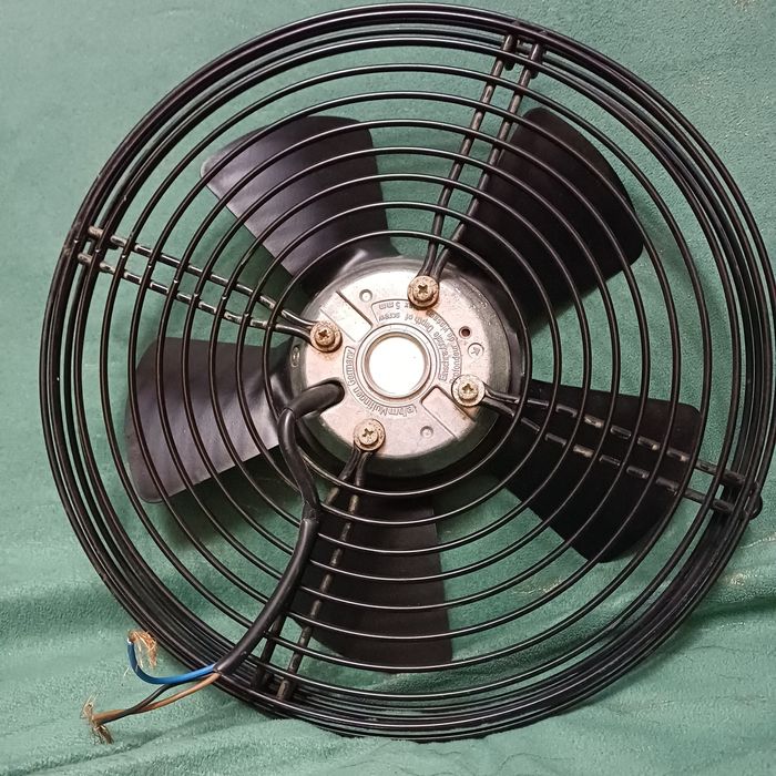 Продаютя вентиляторы от испарителя. 4шт