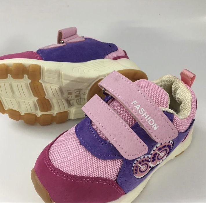 Кросоовки размер 23, 24,26 цена 6000