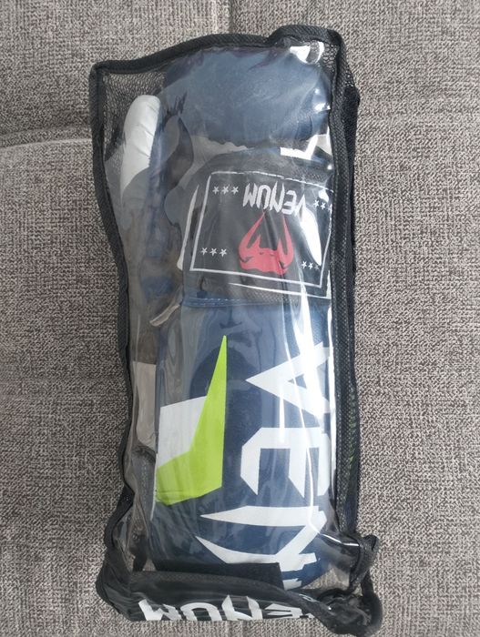 Продам боксерские перчатки