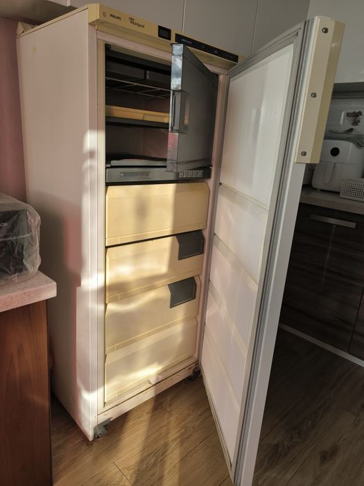 Продам морозильную камеру