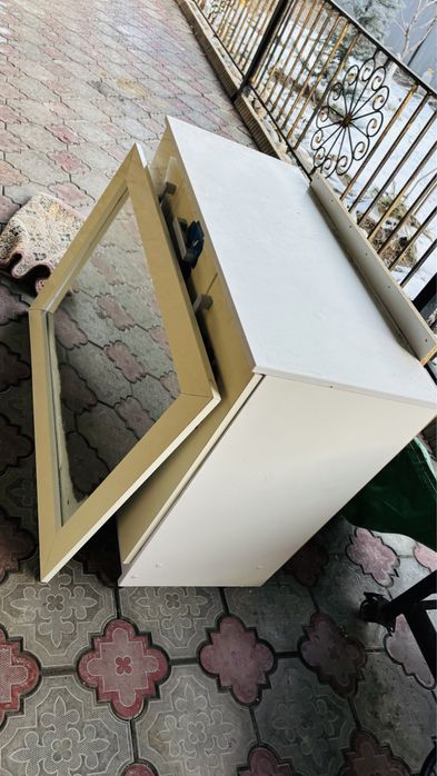 Туалетный столик с зеркалом