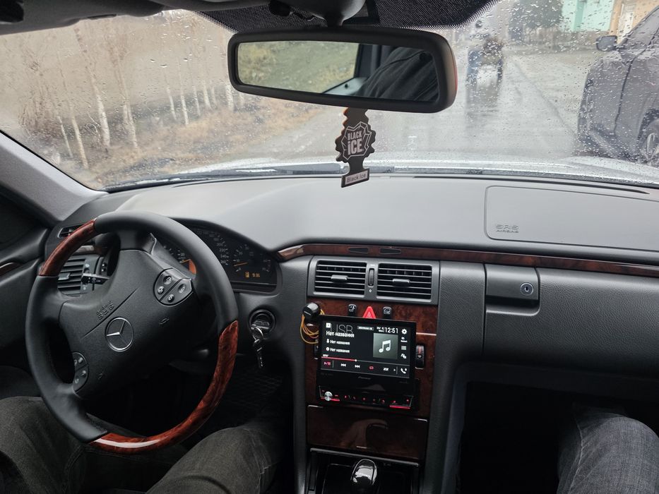 Mercedes Benz  210, xolati ideal, naqdga sotiladi