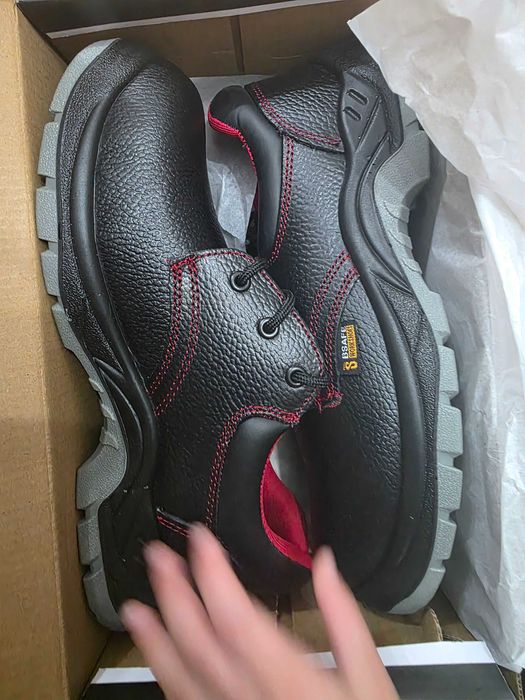 Работни обувки с бомбе