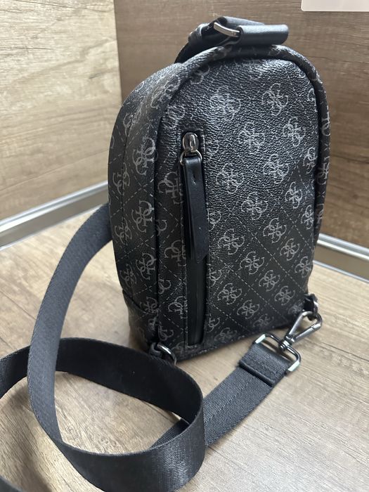 Мъжка Чантичка GUESS