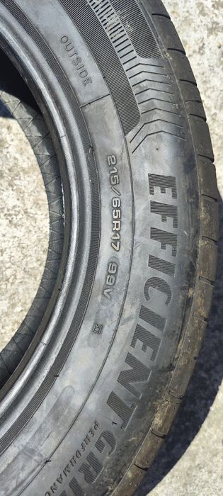 Vând 2 cauciucuri unul Goodyear 215 65 R17 și unul  Pirelli 235 55 R 19