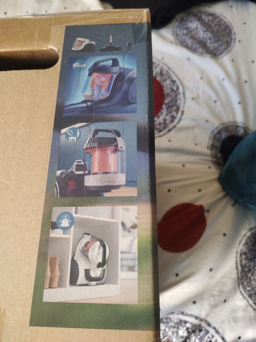 Vând Aspirator Philips fara sac