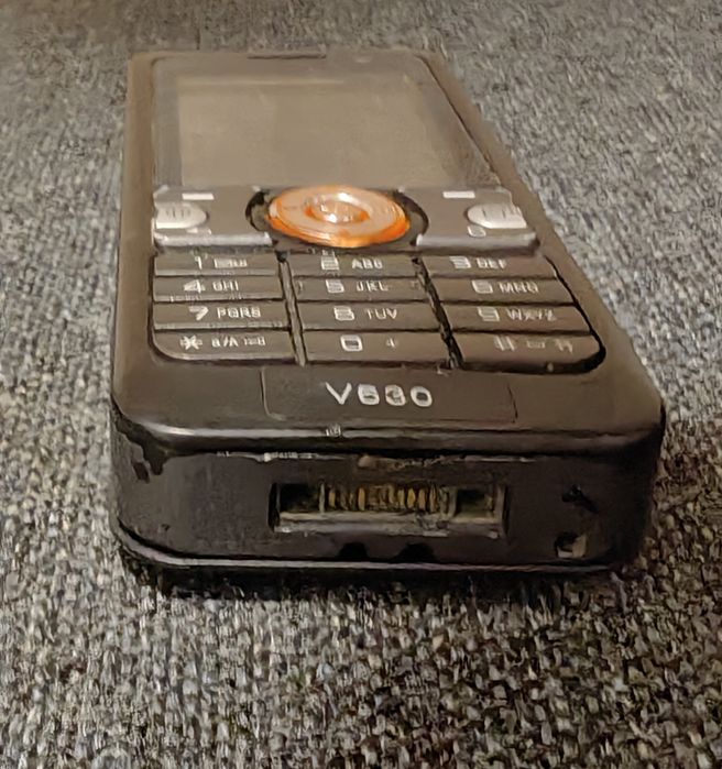 Telefon mobil Sony Ericsson V630i de colecție piese