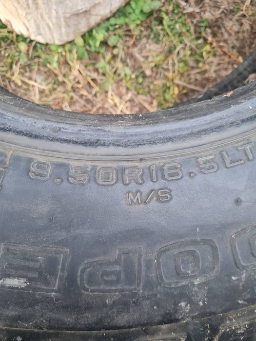 Три броя гуми за джип