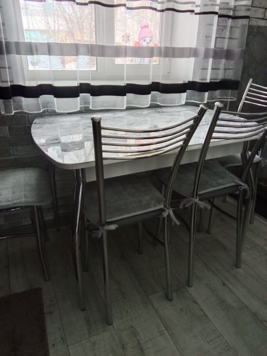 Продам кухонный стул со стульями