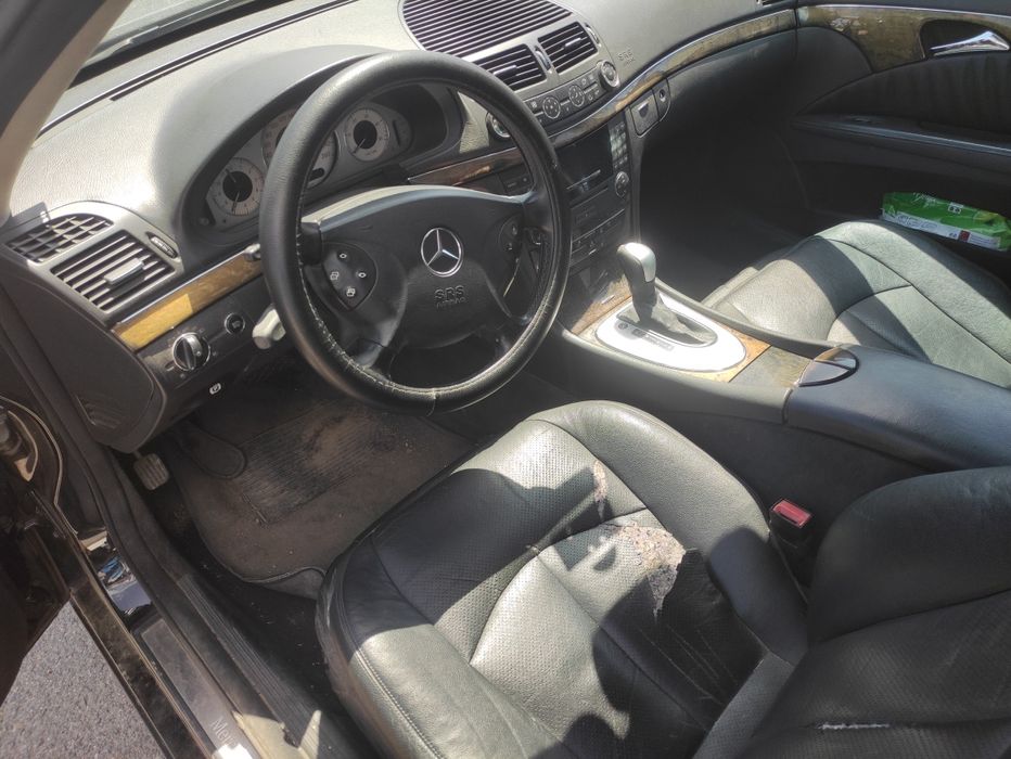 Продавам Мерцедес е320 !