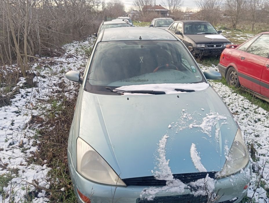 Продавам форд фокус бензин На Части