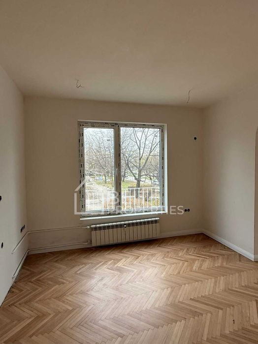 Тристаен апартамент  в  Славия