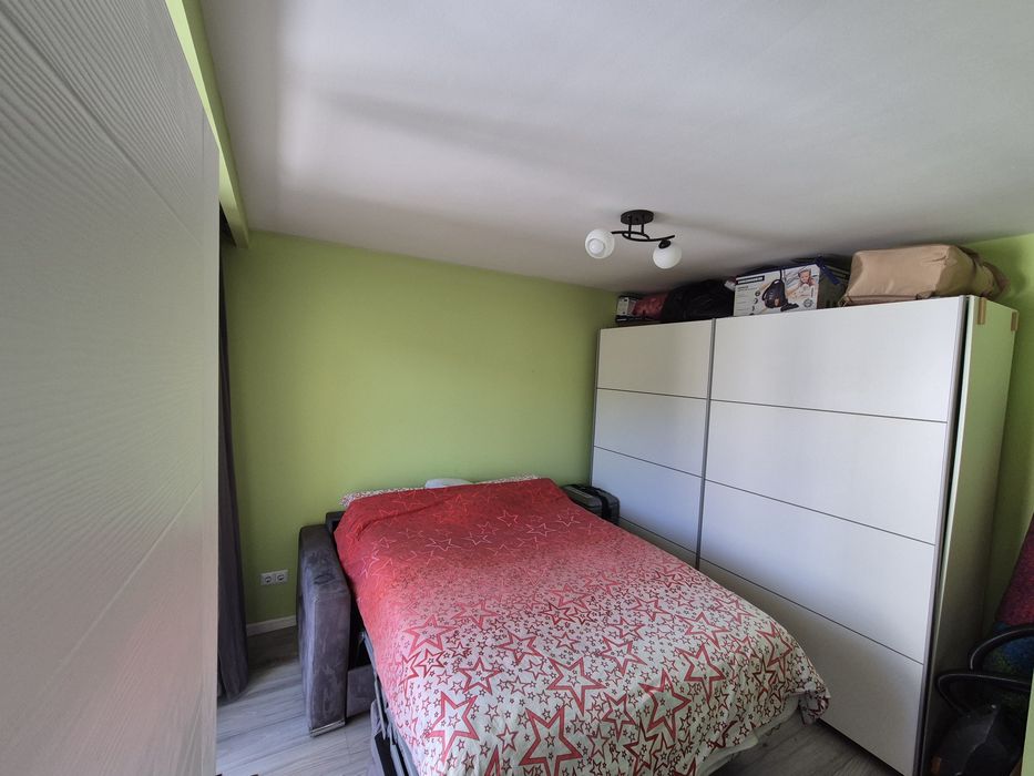 Vand apartament  et 3,zona independentei,scara luminata si curata