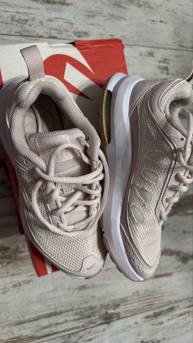 Nike обувки          .