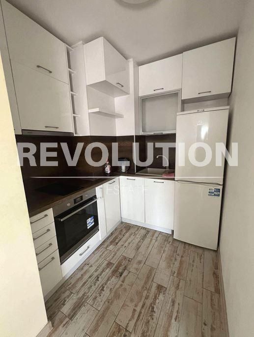 Дава се под наем Тристаен апартамент в Варна, Колхозен пазар - 70 кв.м за 598.23 € - Снимка #1