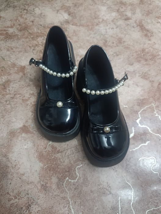 Туфли 38 размер (маломерят) одевали один раз,на небольшом  каплучке