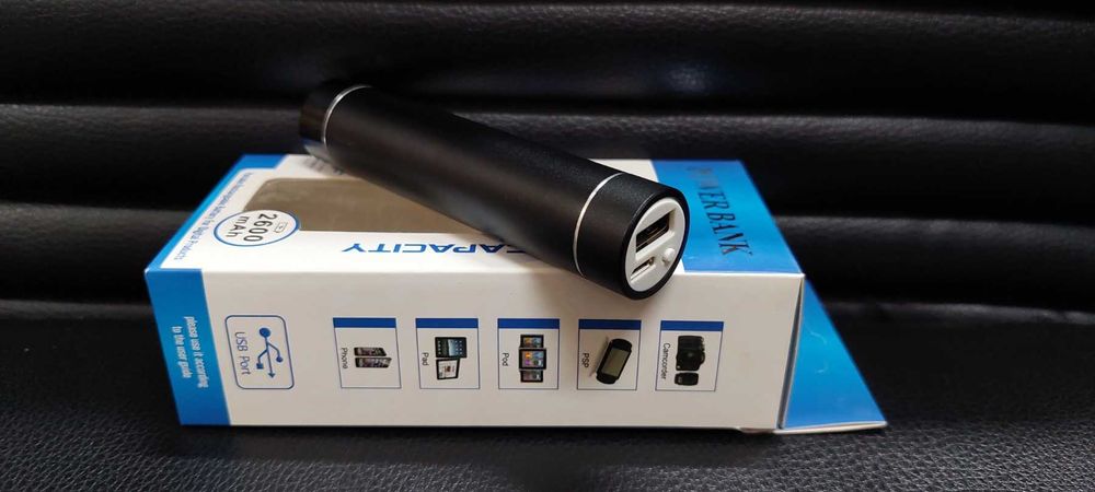 POWER BANK Преносима външна батерия 2500 / 2600 / 5000mAh с LED фенер