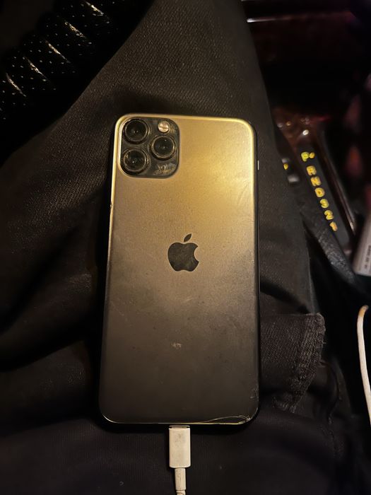 Продам айфон 11 про