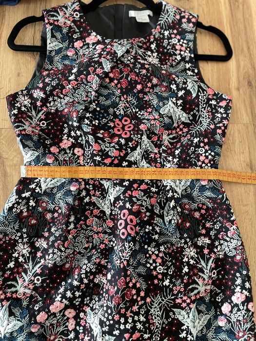 Rochita foarte eleganta H&M 36