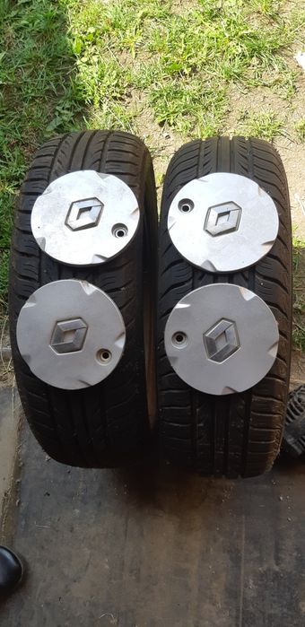 Vand 2 gume renault clio+ capace
