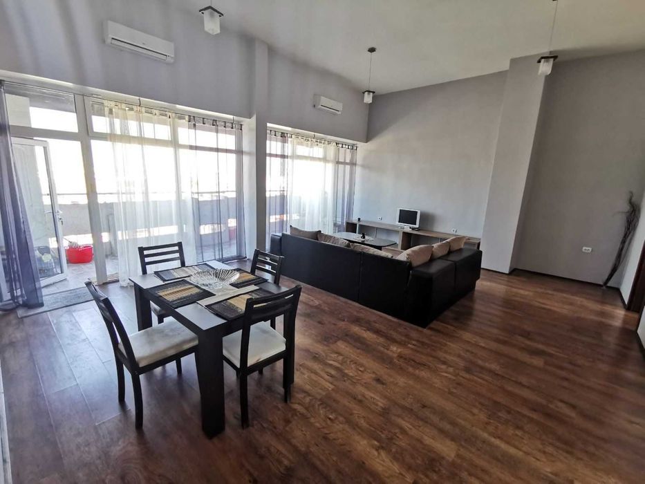 Тристаен апартамент в Центъра