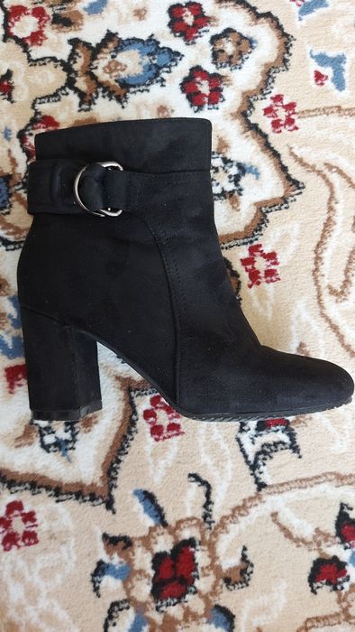 Продам женскую обувь