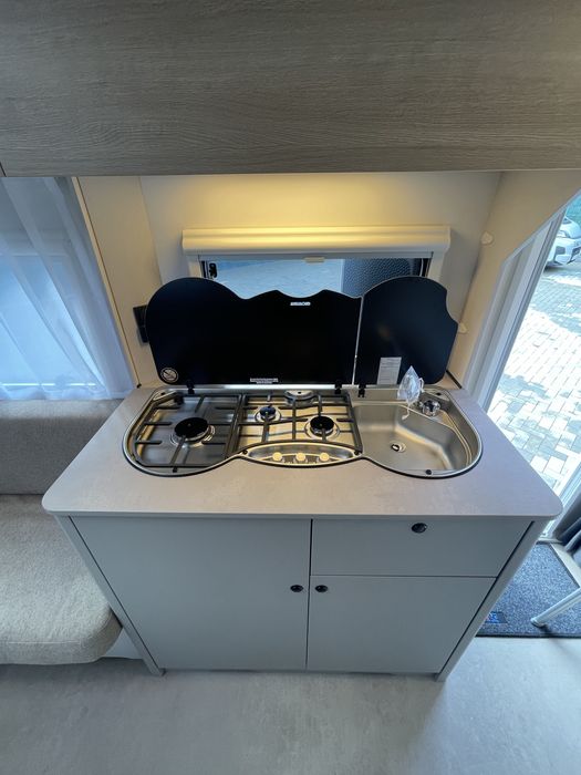 Rulota Lmc Sassino 470k/ 6 persoane/ noua/ premium/ 12 ani